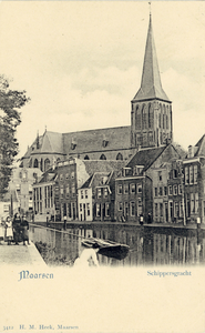 6515 Gezicht over de Vecht op de Schippersgracht en de Heilig Hartkerk te Maarssen uit het westen.
